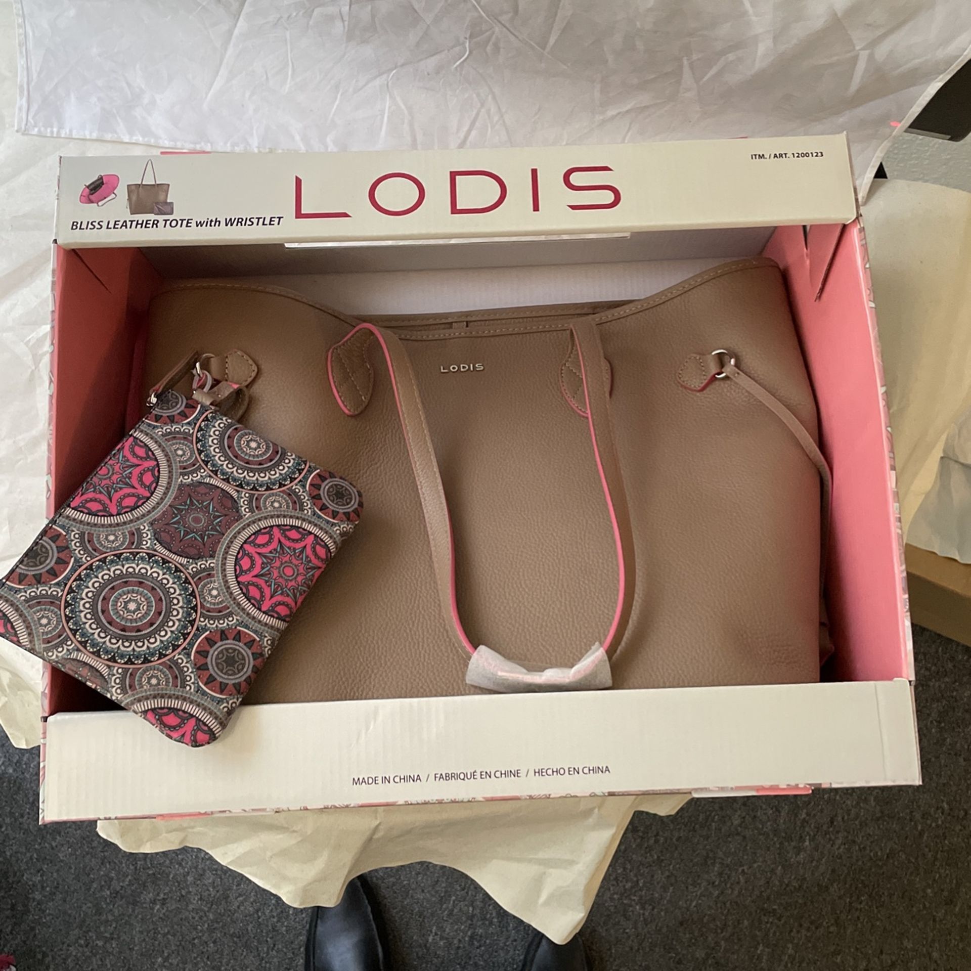 Lodi’s Bliss Leather Tote With Wristlet Beige