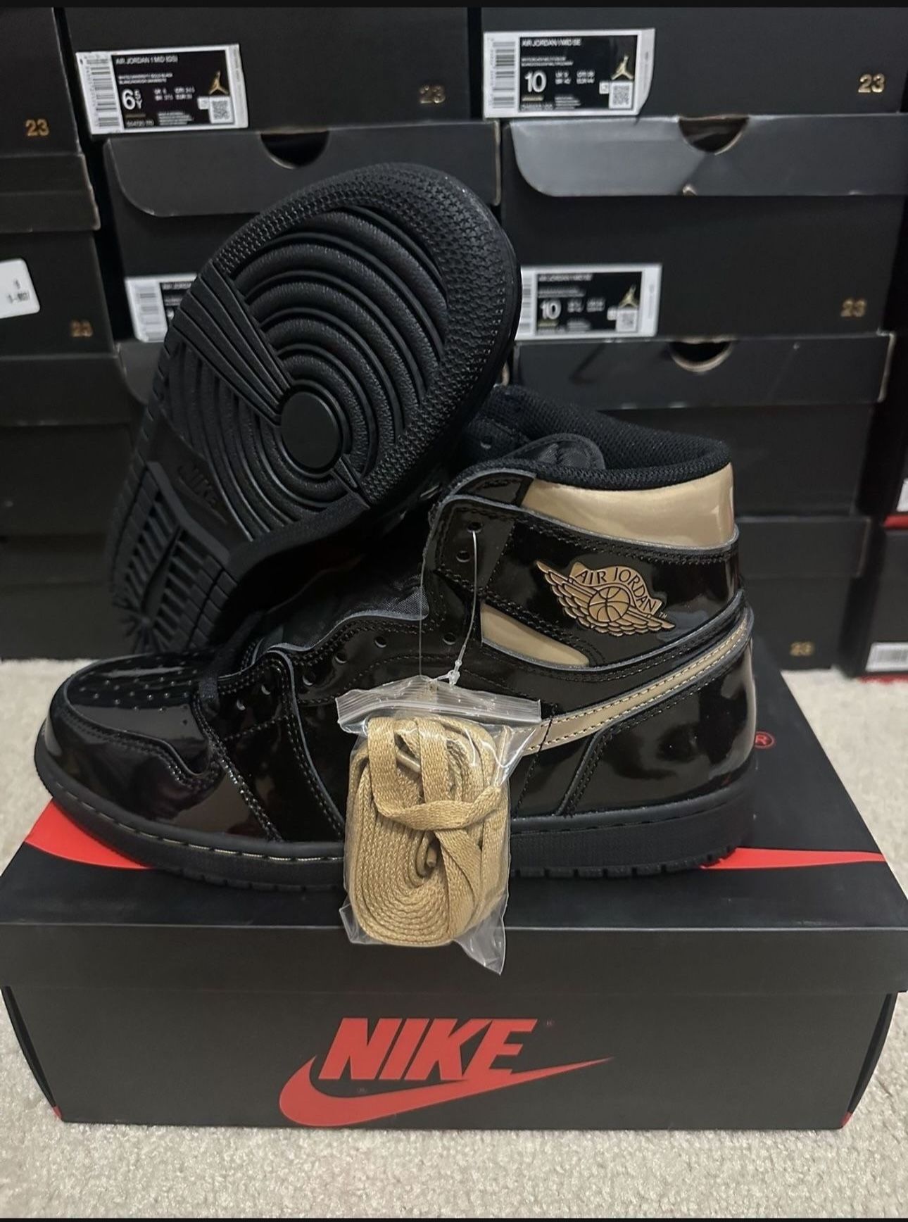 Nike Air Jordan 1 Retro High OG Black Metallic Gold Patent 555088-032 Size 9.5 Brand New