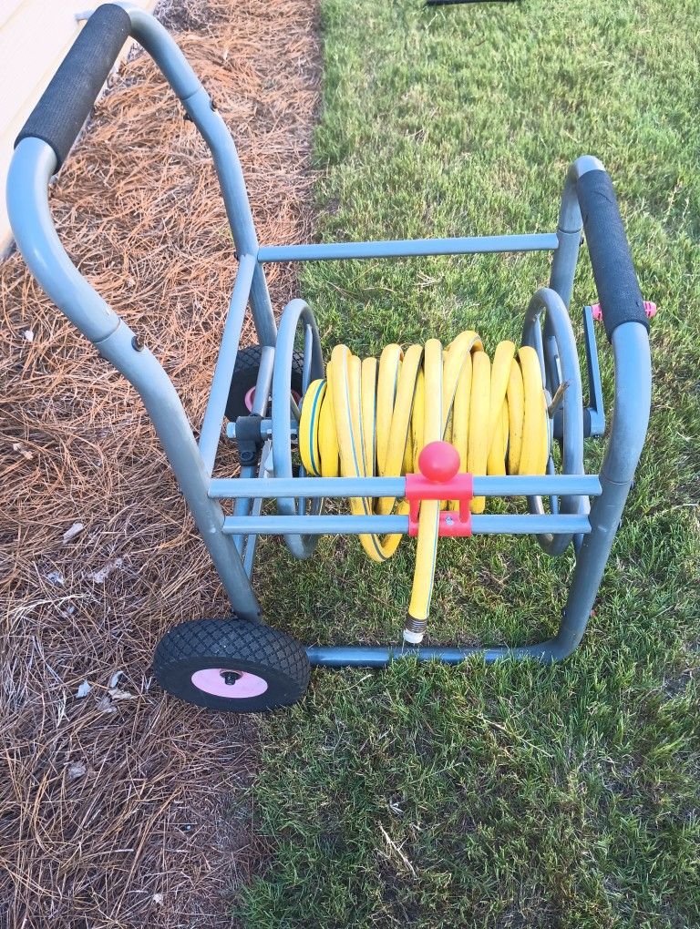 Suncast Commercial Hose Reel With Hose