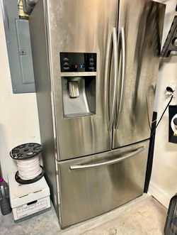 Samsung Stainless Steel Refrigerator $400 cash