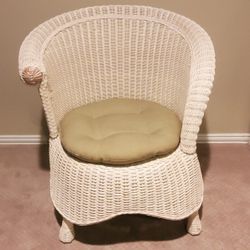 Pier One - Jamaica Collection - Asymmetrical Arm Chair - Rattan (White) w/ Seat Cushion (Green) (Seat Height: 16" x Seatback: 31" x Seat Width: 19" x 