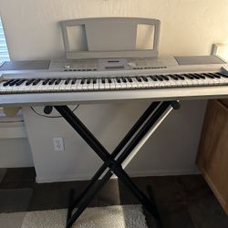 Yamaha DGX-205 Portable Grand keyboard