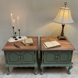 *Stunning* - Pair of Vintage Cherrywood Ethan Allen Side Tables/Night Stands 22.5” H x 24” Square.