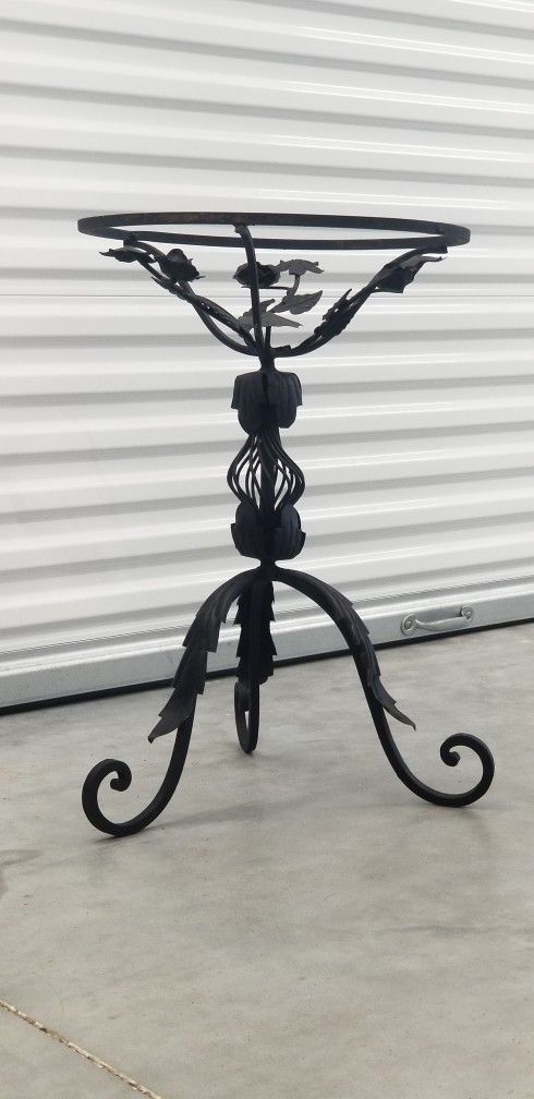 Cute Little Iron Side Table/plant Display