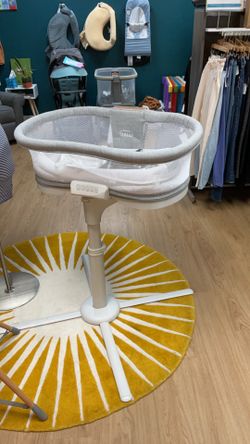 Halo Lux Bassinet with silk sheets