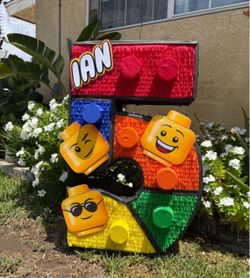 LEGO number five pinata numero cinco