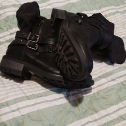 WOMEN'S NEW BLACK MOTORCYCLE BOOTS SIZE 8W $50