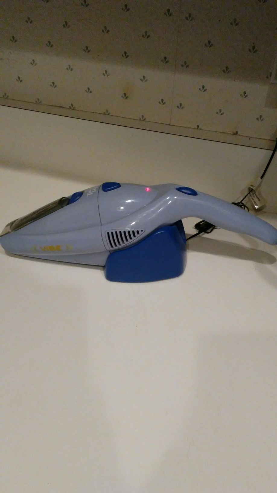 Dirt Devil Quick Flip Vibe with charger for Sale in Irvine, CA OfferUp