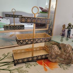 Treatier jewelry holder
