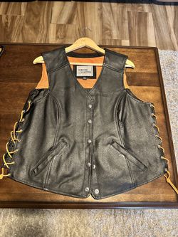 WOMAN’S LEATHER VEST