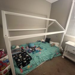 Twin House Bed With Mattress (twin)