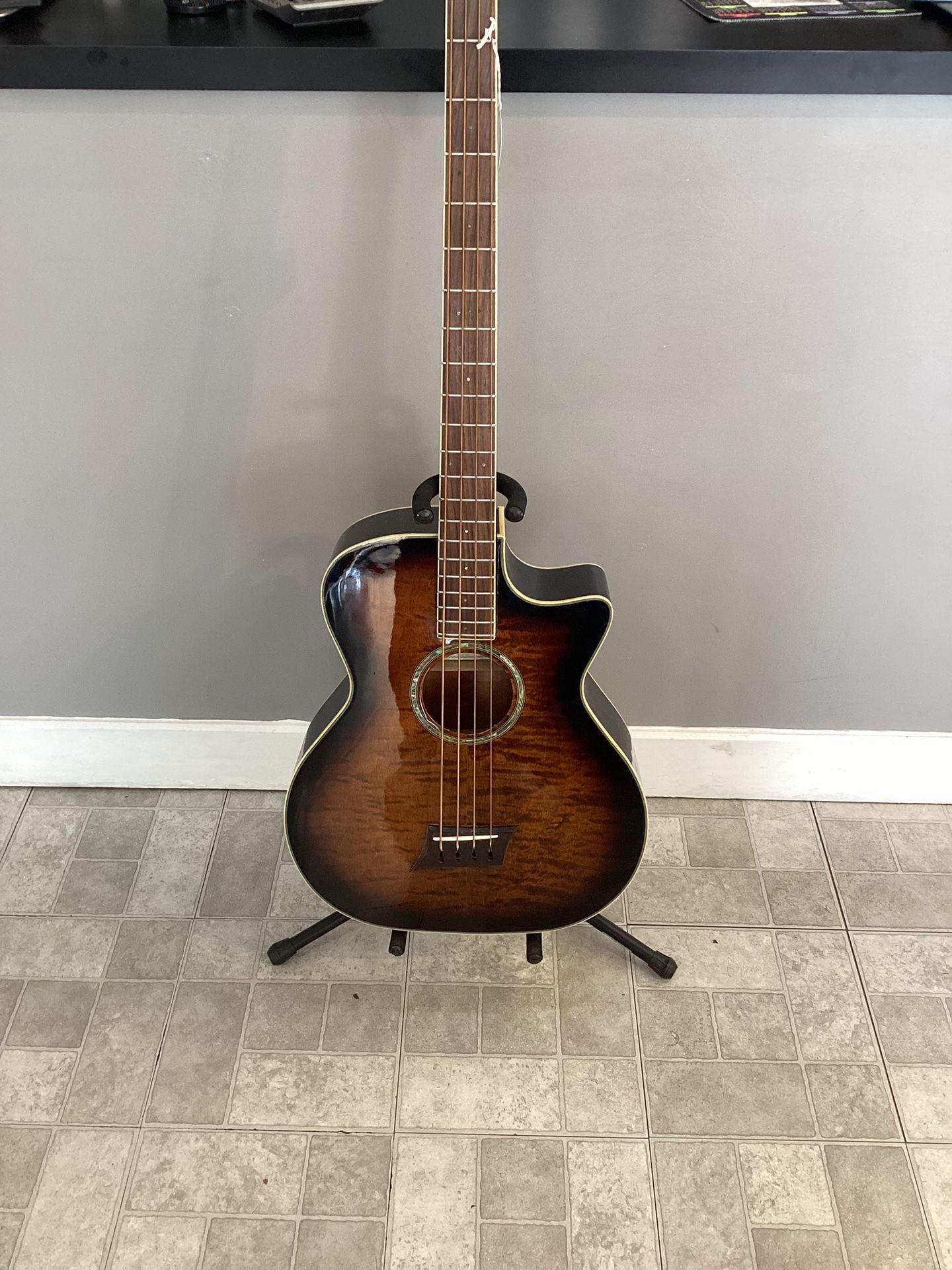 Michael Kelly MKVAB4BB Electric/Acoustic Bass Guitar 