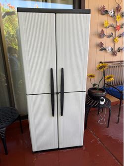 Garden Tool Cabinet (made of resin)