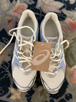 New Oasics women tennis shoes