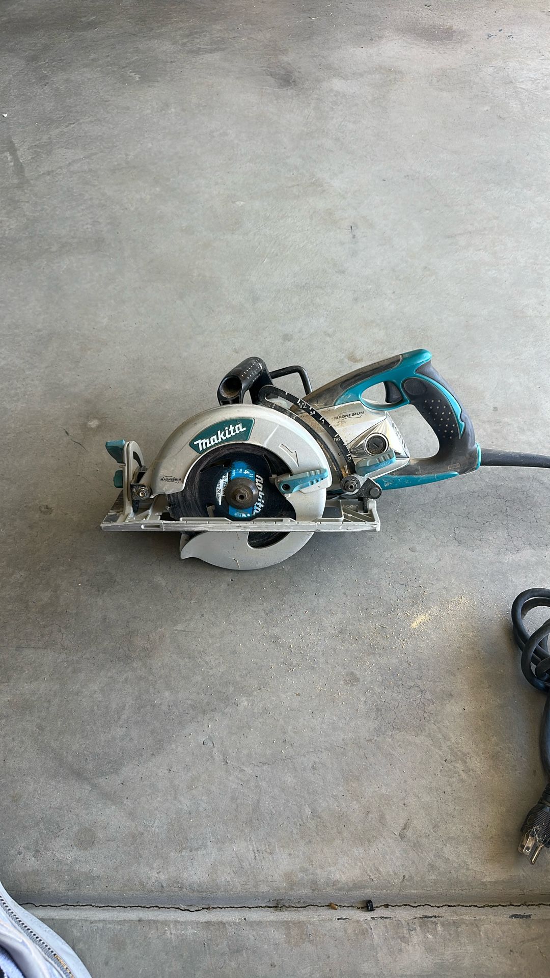 Makita Magnesium Circular Saw