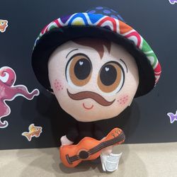 AMPARIN - MARIACHI GUY WITH HIS GUITAR! SUPER  UTE 9 INCH OLUSH