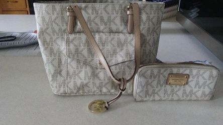 Michael kors vanilla bag w/wallet