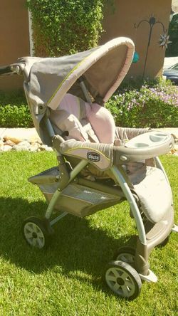 Chicco baby stroller..lots of storage and in Great condition!