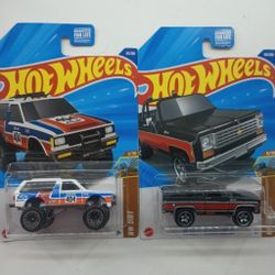 CHEVY BLAZER LOT OF 2 HOT WHEELS 