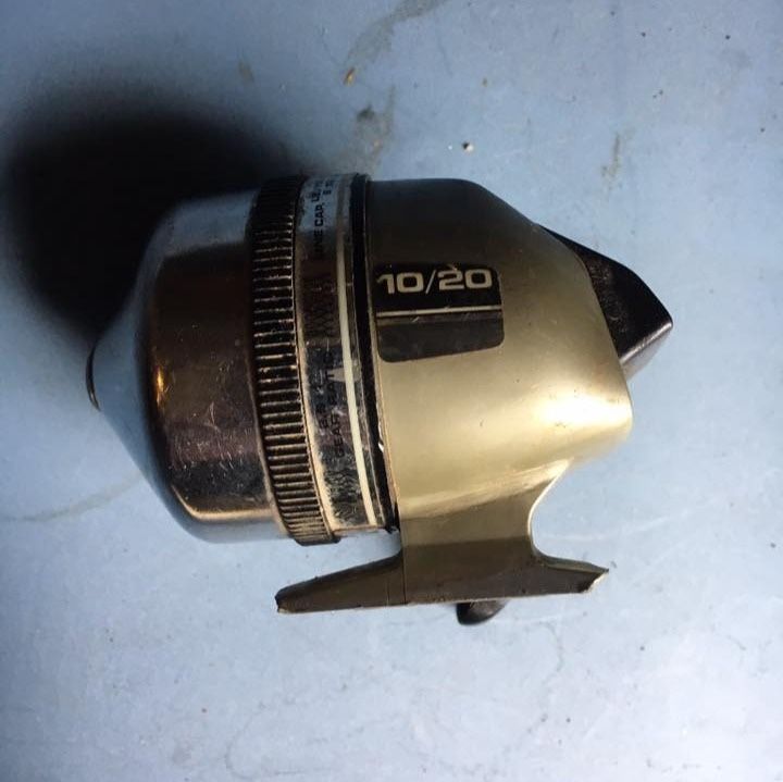 Zebco 20/10 Fishing Reel, For Parts or Repair, Broken Foot Section, Works