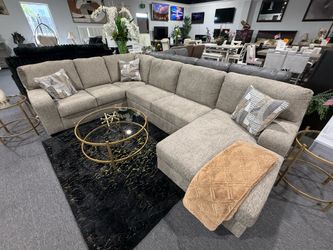 SECTIONAL WITH PULL OUT BED