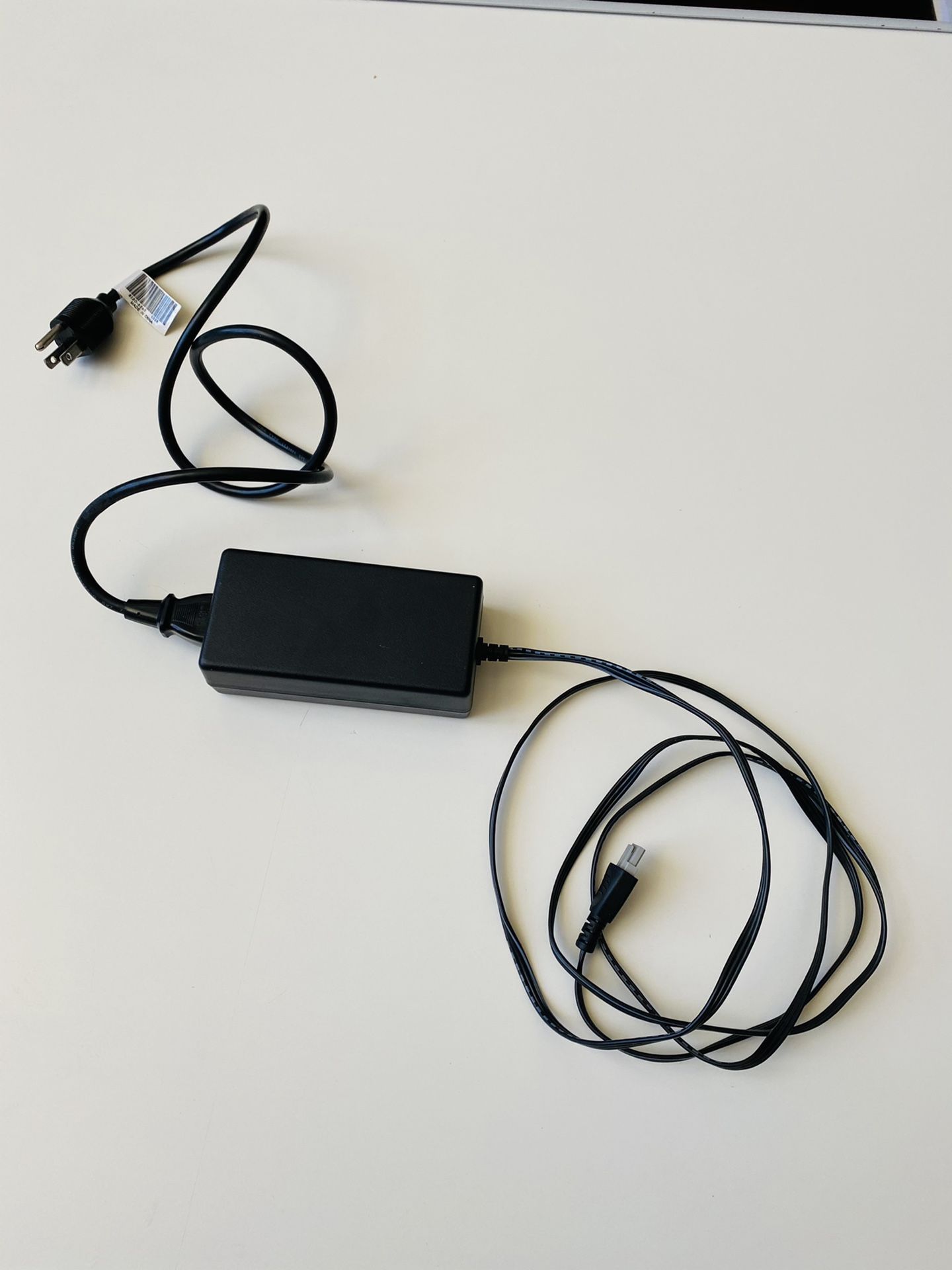 AC Power Adapter. 0950-4466. Includes Power Cable. Input: 100-240V, 50/60Hz, 1A Output: +32V - 940mA, +16V - 625mA; 40W Max. Connector: 3-pin inline