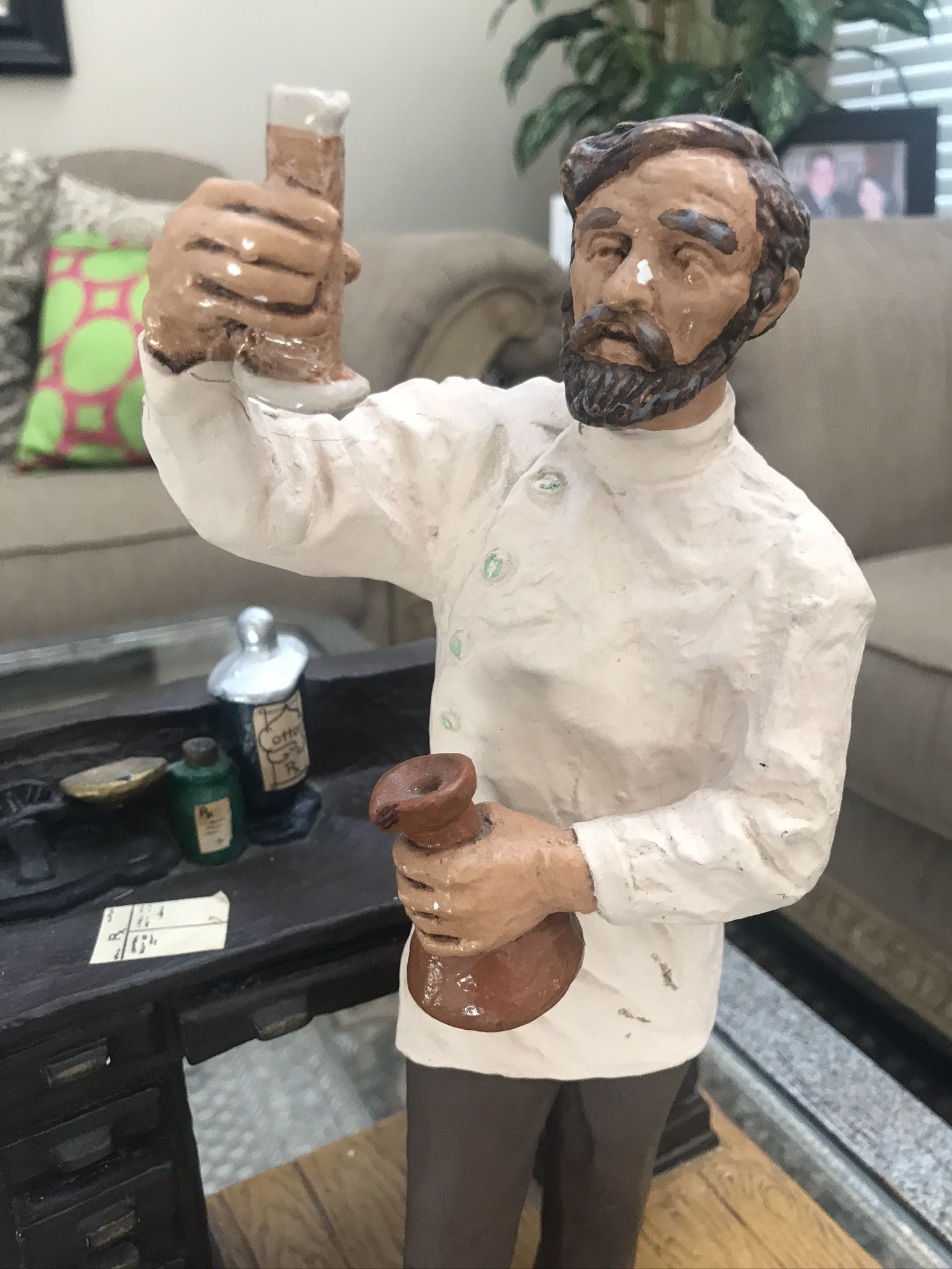 Beautiful display it has missing paint here and there one of the arm is chipped but it fixed see all pictures please it’s from 1950’s