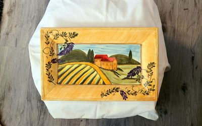 Large Tuscan Serving Platter Beautiful Designer Hand-painted by Ganz Bella Casa. Hand-Painted.  17" × 11". 
$20.
New Never been used but has chipped p