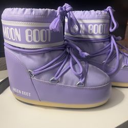 Moon Boots Size 6