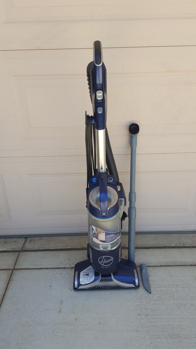 HOOVER REACT VACUUM CLEANER WITH ATTACHMENTS (WORKS GREAT)