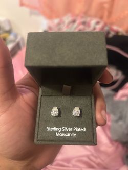 Moissanite earrings pear shape