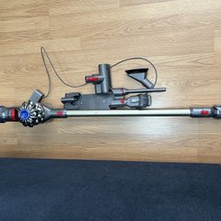 Dyson V8 Animal - Needs repair 