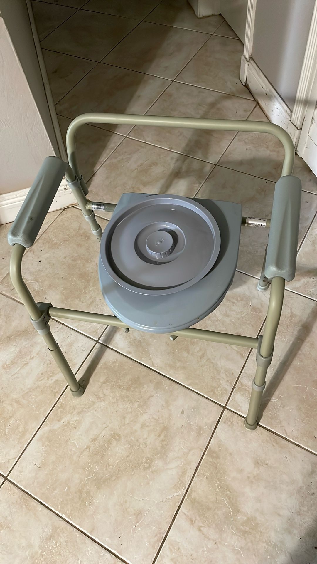 Medical Bedside Commode W/Lid