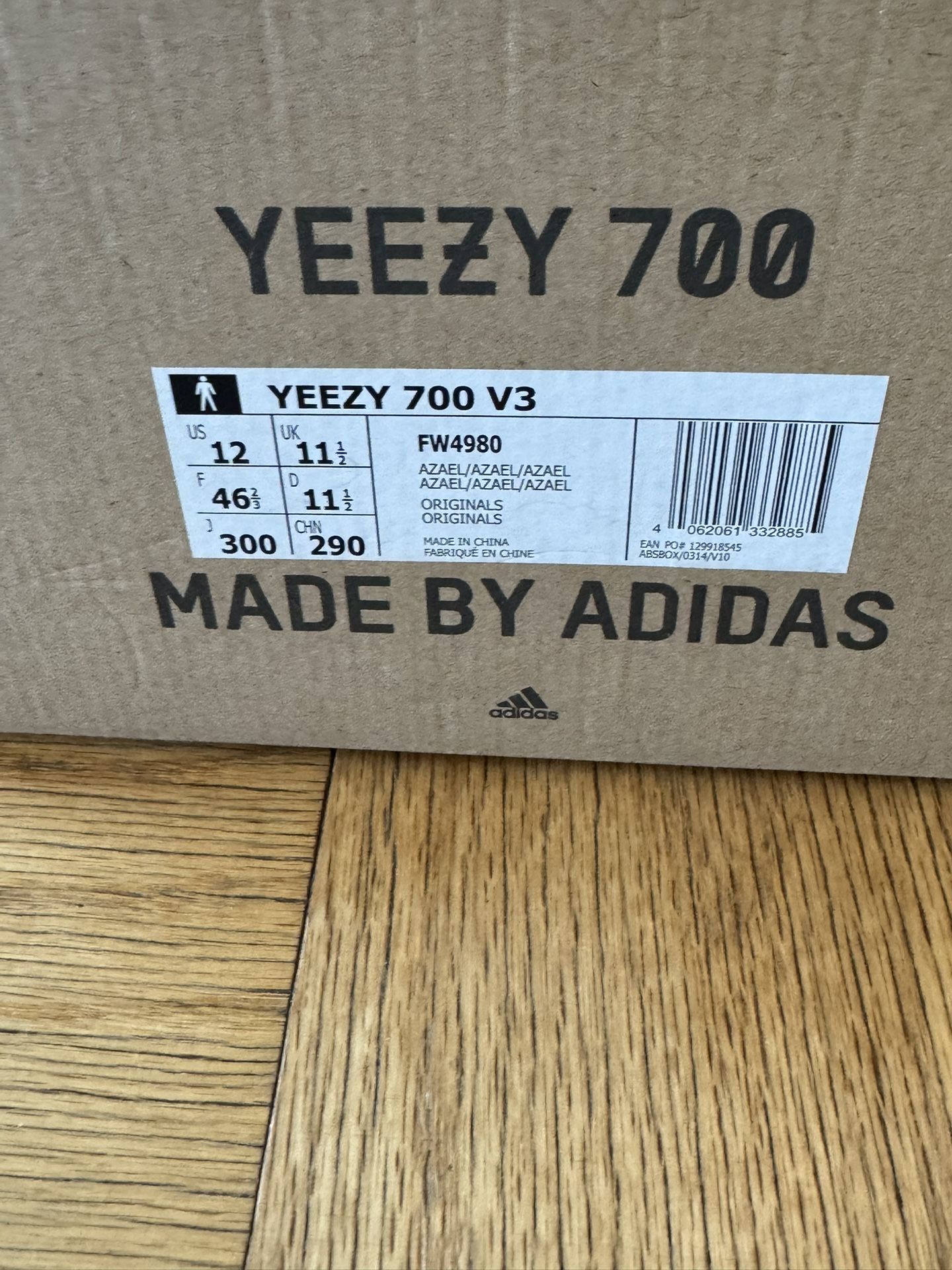 Adidas Yeezy 700 v3 size 