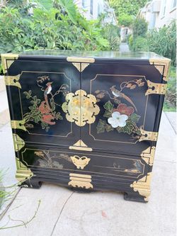 Art cabinet / night stand