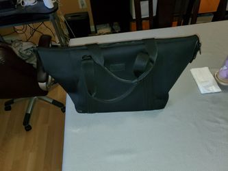 NEW CONDITION AUTHENTIC DAGNE DOVER NEOPRENE LARGE TOTE CARRY-ALL BAG.