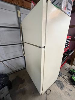 Amana Refrigerator (free)