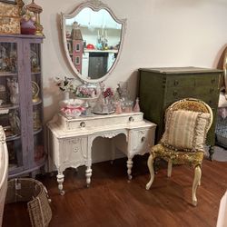 Antique Vintage Vanity Table And Mirror