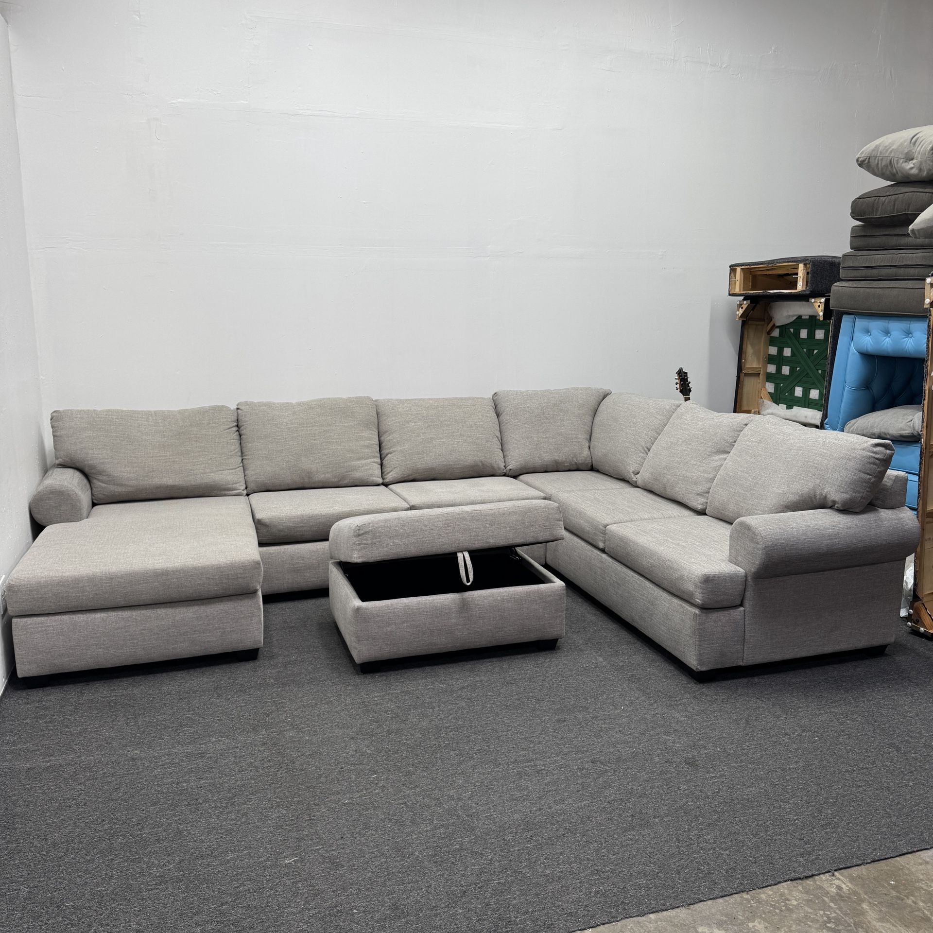 Large Light Grey Sectional with Ottoman Storage ***Clean af*** - Can Deliver