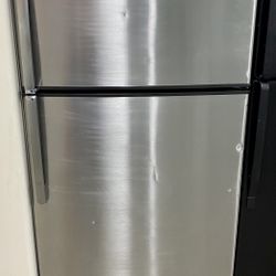 Stainless Steel GE Refrigerator W/ Ice Maker