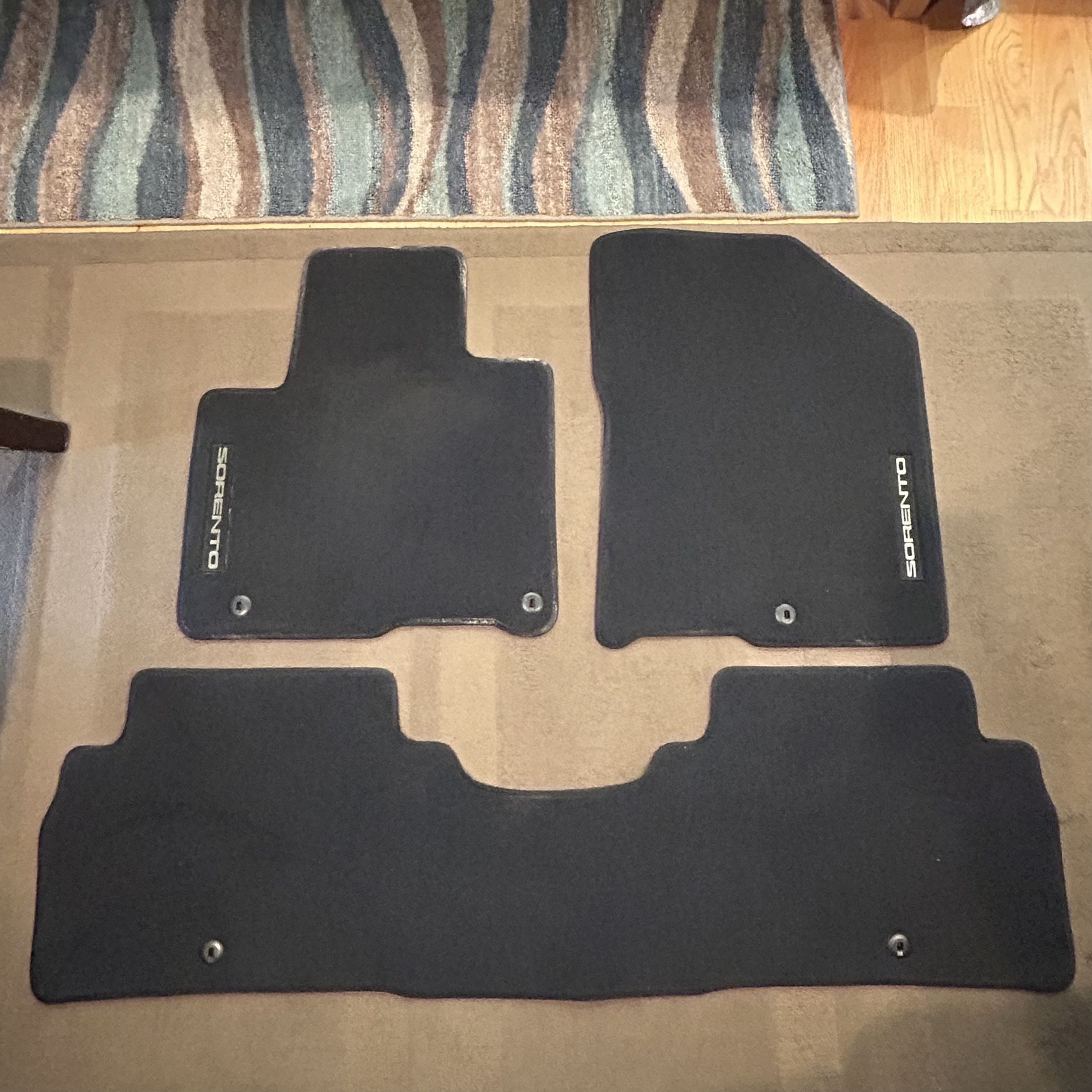 5 Passenger Front and Rear Carpet Floor Mats 16-18 Kia Sorento C6014-ADU00