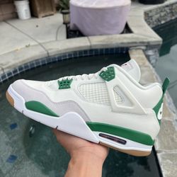 Jordan 4 Retro SB “Pine Green” Size 10