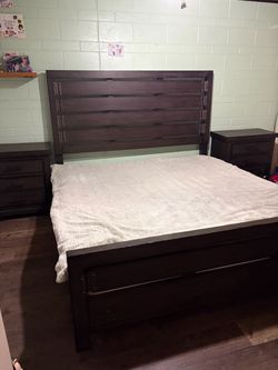 Cal Bed frame with 2 dressers