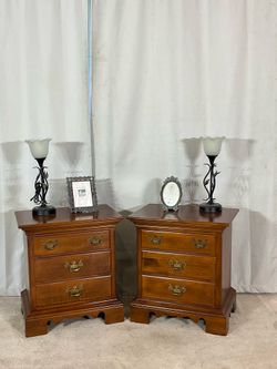 Classic Nightstands / Bedside Tables / Mesas de Noche / Buros (2)