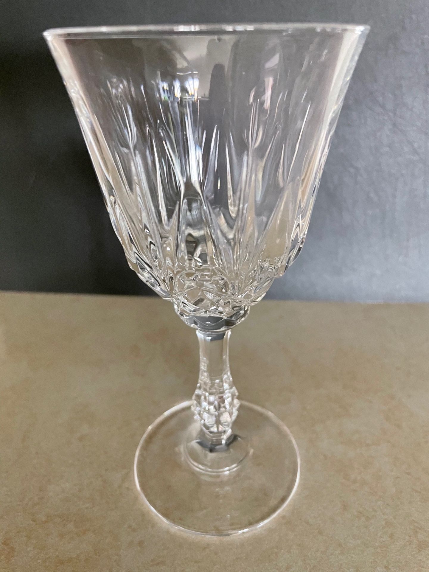 Crystal wine glasses (9)