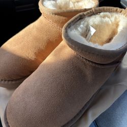 UGGS 