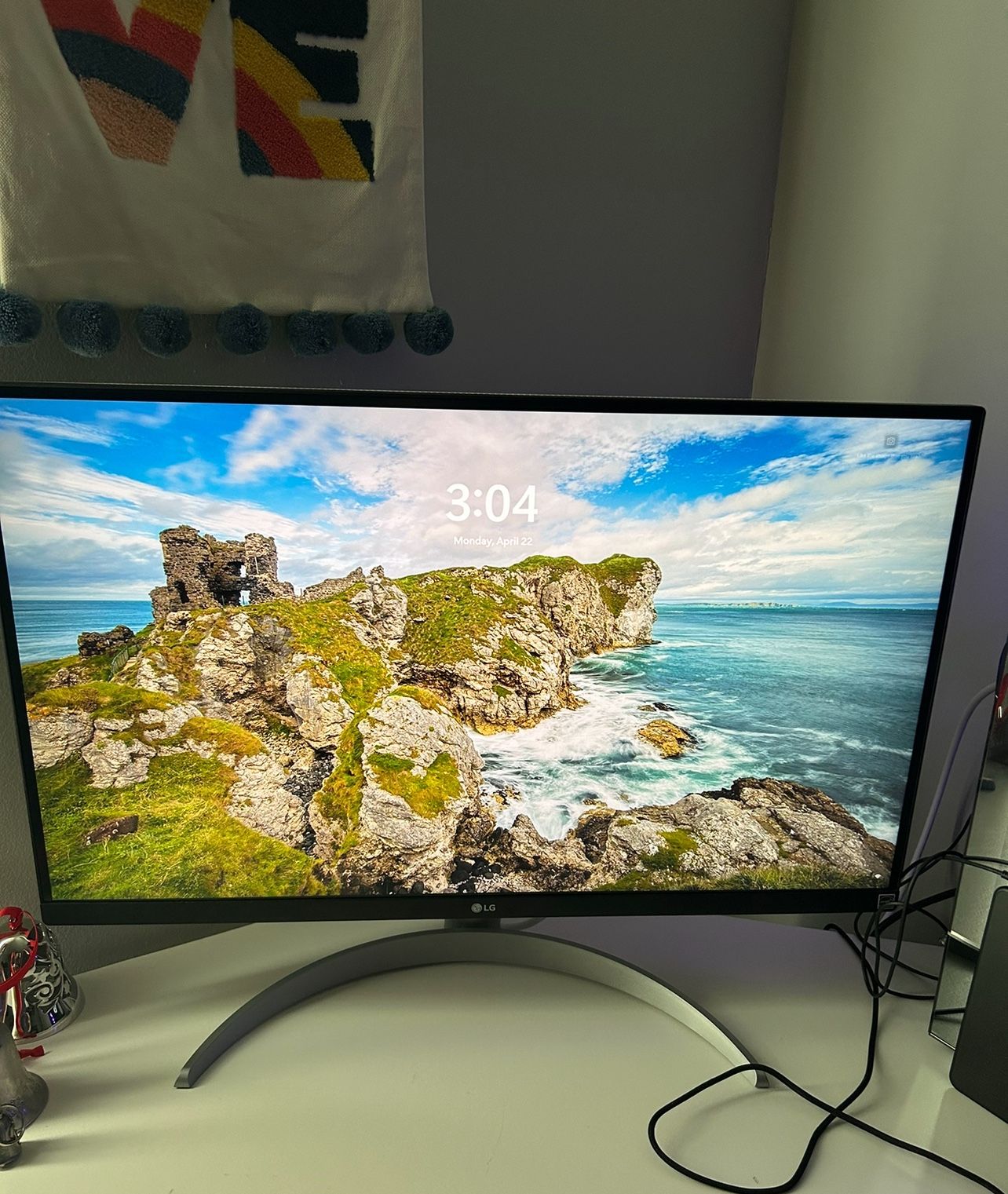 LG - 27" IPS LED 4K UHD 60Hz AMD FreeSync Monitor with HDR (DisplayPort, HDMI) - Black