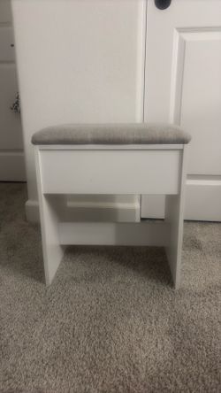 Vanity chair