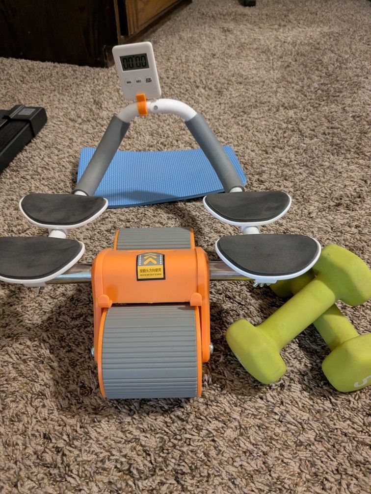 Abdominal roller wheel with knee mat and two small weights