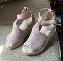 Women’s Shoes / Wedges - Size 5.5